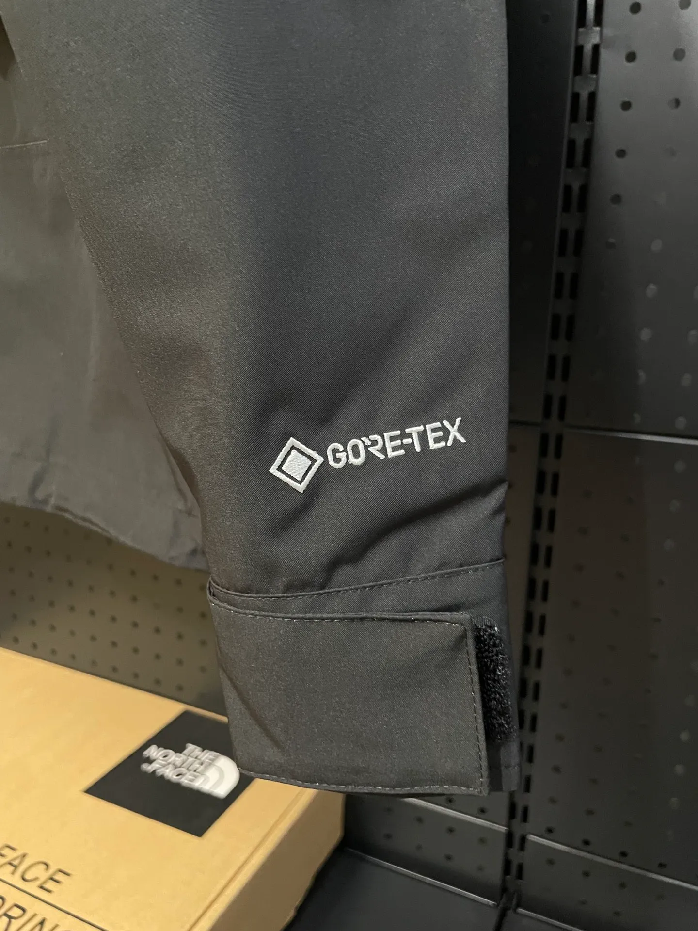 2024 UE Series The North Face UE BALTORO GORETEX 1990 TNF 。 TNF/ Classic 1990Series 1990 TNF 。 ：1、 ISO 90（ISO 4） 2、 ： Gore-tex Breathable ， 。 Black White Size S-XXL ：S-M-L-XL-XXL White： S-M-L-XL-XXL Black： S-M-L-XL-XXL